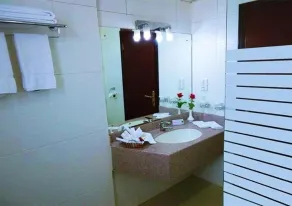 Safeer International Hotel By Brothers International - Bathroom