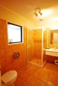 Baden Lodge Motel - PRIVATE SPA Bath - Bathroom