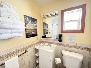 Abellona Inn & Suites - Bathroom