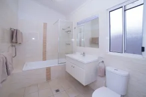 Boulevarde Motor Inn - Bathroom