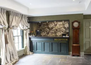 Bush Hotel Farnham - Reception