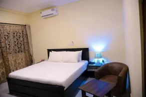 Target Hill Hotel - Room