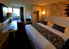 Logis - Hôtel & Restaurant des Lacs Paris Sud - Værelse
