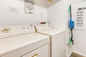 Steps to Crystal Lake: Spacious Retreat w/ Views - Innenbereich