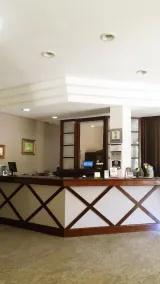 Holz Hotel - Recepción