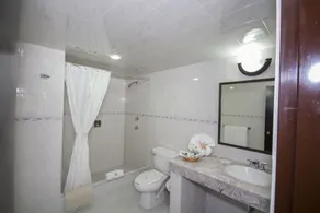 Hotel Santiago - Bathroom