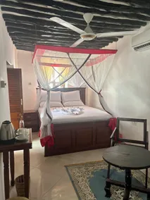 Habari House - Room