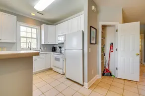 Spacious Southport Condo w/ Balcony! - Innenbereich