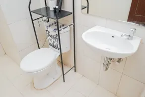 Homey 2BR Apartment Vittoria Residence - Bathroom