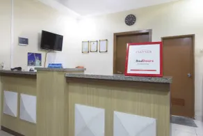 RedDoorz Plus near Stadion Mandala Krida - Reception