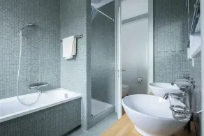 Luxury apartment with terrace and garden free parking smart TV etc - Bad