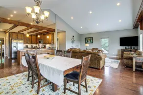 Hot Tub & Game Room! Group-Ready Smokies Cabin - Interni