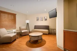 WoodSpring Suites Chicago Romeoville - Lobby