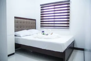 V and G Suites Limay - Room