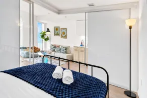 Sleek studio near Eaton Centre in central downtown - Room
