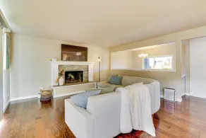 Lakefront Gem: Balcony, Fire Pit & Yard in Everett - Interiör