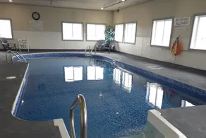 Super 8 by Wyndham Swift Current - Piscine