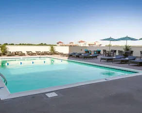 Comfort Suites Beachfront - Piscina