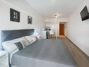 Modern Studio with Amenities and balcony in the Heart of the City - Zimmer