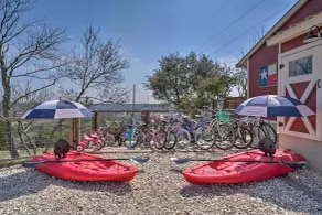 Kerrville Converted Barn Tiny Home w/ Kayaks! - Interiør