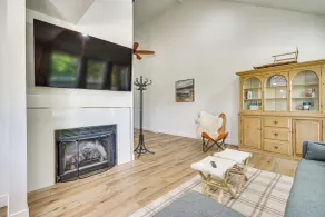 Cottonwood Heights Escape: Near Hiking & Skiing - Interiör