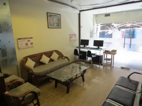 Smyle Inn - Best Budget Hotel near New Delhi Train Station - Interior entrance