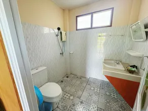 OYO 75497 Uncle Odd Talay View Resort - Badezimmer
