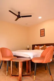Hotel Divine Ayodhya - Room