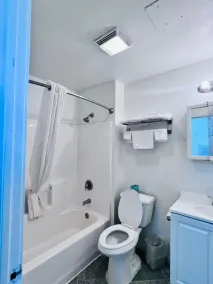 OYO Garden Inn and Suites Pearsall I-35 East - Salle de bain