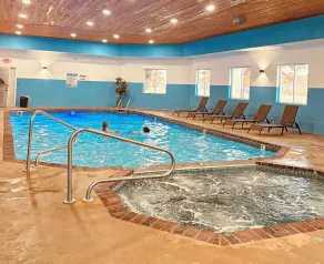 Super 8 by Wyndham Escanaba - Piscine
