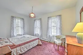 Apt on Vineyard Haven Near Nantucket Sound! - Værelse