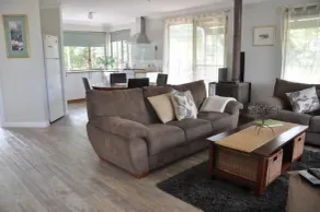 Bettenay Loft Spa Apartment & Lakeview Chalets - Wohnbereich