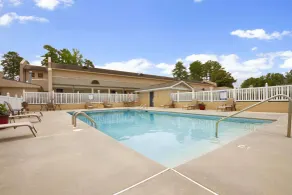 Days Inn by Wyndham Alexander City - Piscina