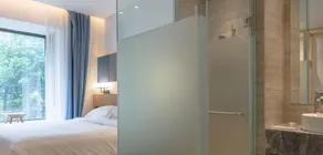 Howard Johnson Huashuiwan Hot Springs Resort Chengdu - Værelse