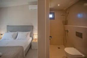 Grand Blue Beach Apartments & Suites - Bathroom