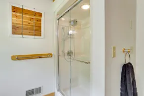 Pocono Dog-Friendly Home on River - Zimmer