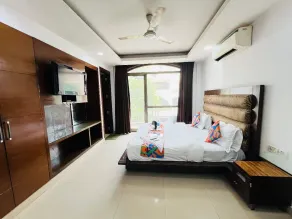 Roomshala Hotel Lee Grand - Habitación