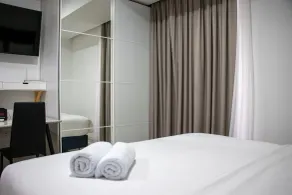 Scenic And Comfortable Studio At West Vista Apartment - Zimmer