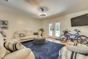 Peaceful Fairhope Getaway, 2 Mi to South Beach - Interior