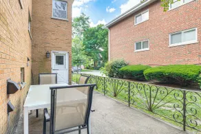 Prime Oak Park Location: Modern Home w/ Yard! - Interiör