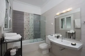 Kontokali Lake House - Bathroom