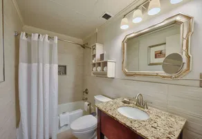 Blake Hotel New Orleans - Badezimmer