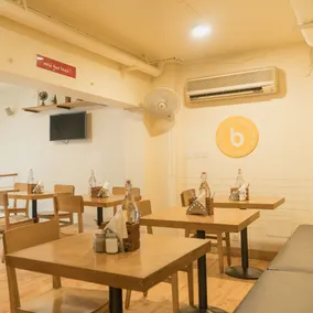 Bloomrooms @ New Delhi Railway Station - Restaurant