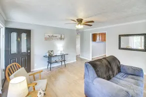 7 Mi to Barren River Lake: Quiet Getaway w/ Yard! - Interior