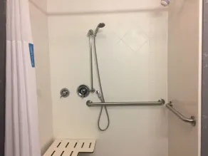 Hampton Inn & Suites Raleigh Downtown - Badezimmer
