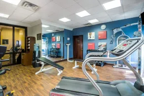 Comfort Suites at Woodbridge - Salle de remise en forme