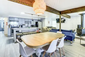 Todd Lake Home: Fish, Snowmobile & Golf! - Innvendig