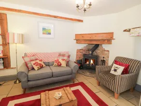 Honey Bee Cottage - Interior