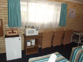 Bridge Street Motor Inn - Room
