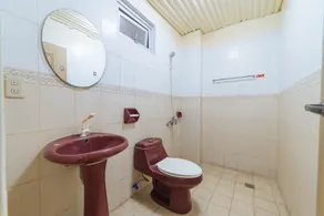 RedDoorz Plus @ Subic 2n2 Beach Resort Zambales - Badezimmer
